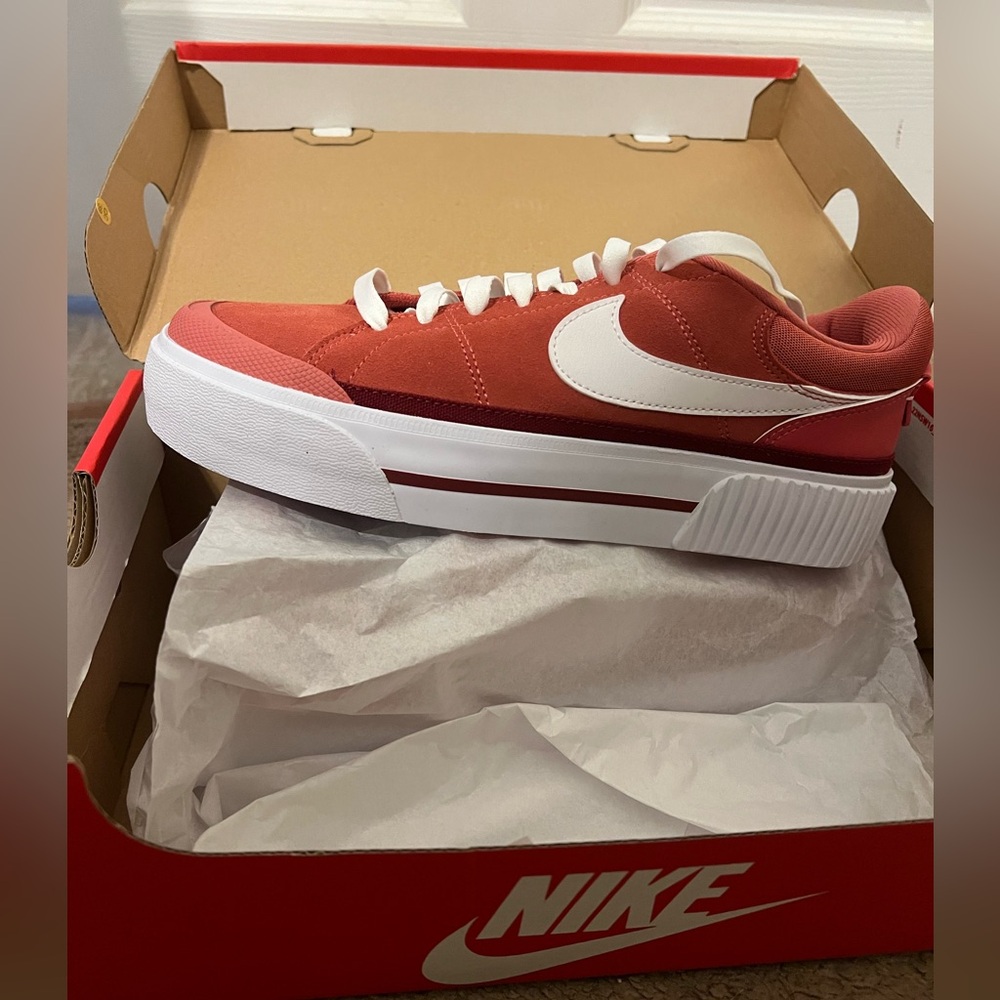 Nike lift court legacy’s 
Valentine’s Day edition